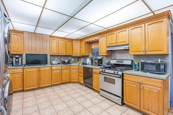 Maspeth, NY 11378,5801 59th ST