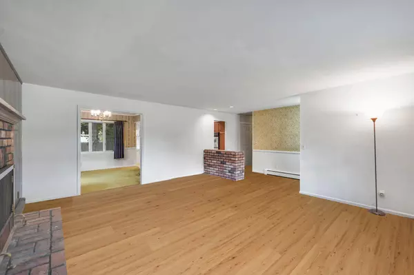 Bayport, NY 11705,108 Barrett AVE