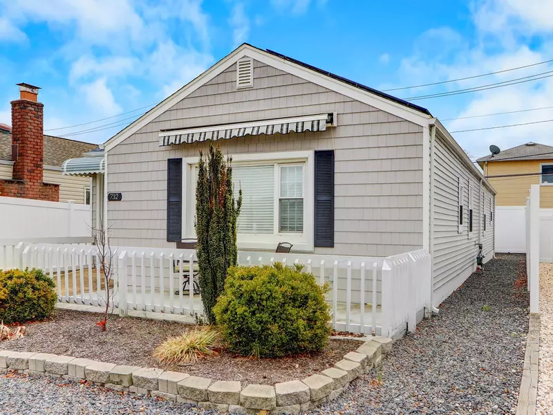 732 E Park AVE, Long Beach, NY 11561