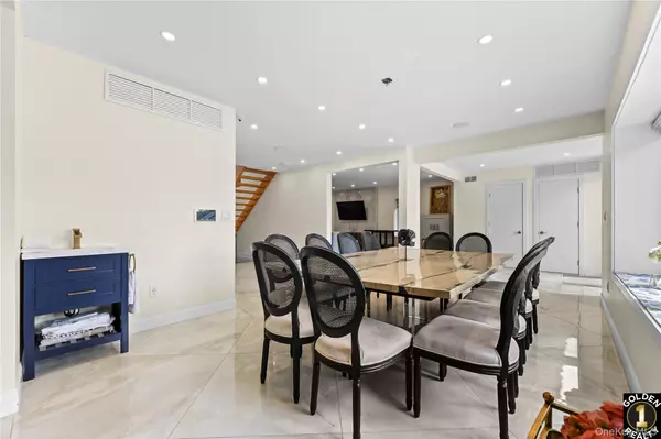 Kew Gardens, NY 11418,115-18 Mayfair RD