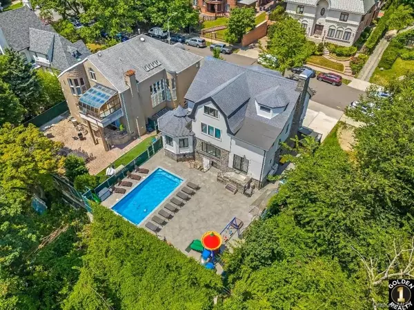 Kew Gardens, NY 11418,115-18 Mayfair RD