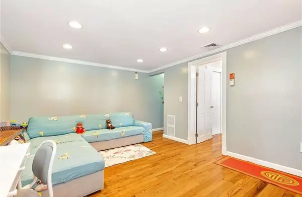 Howard Beach, NY 11414,10&12 Church ST