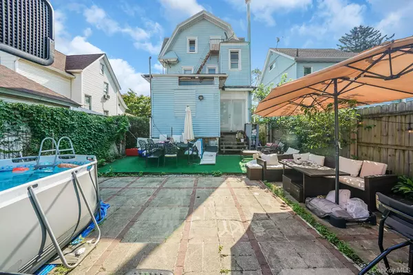 Richmond Hill, NY 11418,8536 112th ST