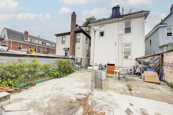 Corona, NY 11368,3763 99th ST