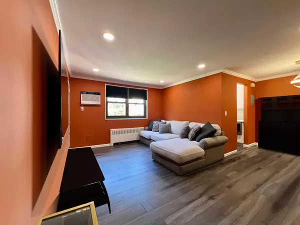 Whitestone, NY 11357,17-72 166 ST #UPPER