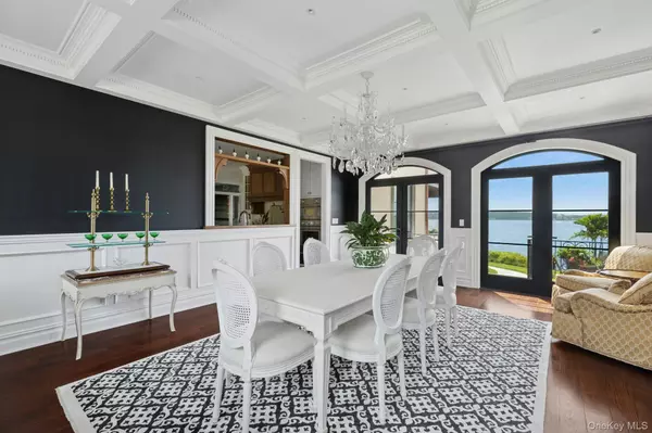 Oyster Bay, NY 11771,353 Centre Island RD