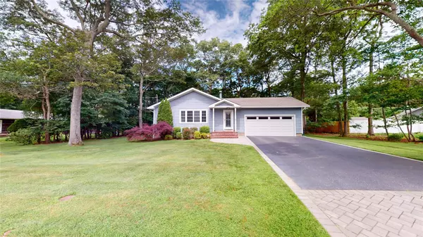 East Moriches, NY 11940,17 E Moriches BLVD