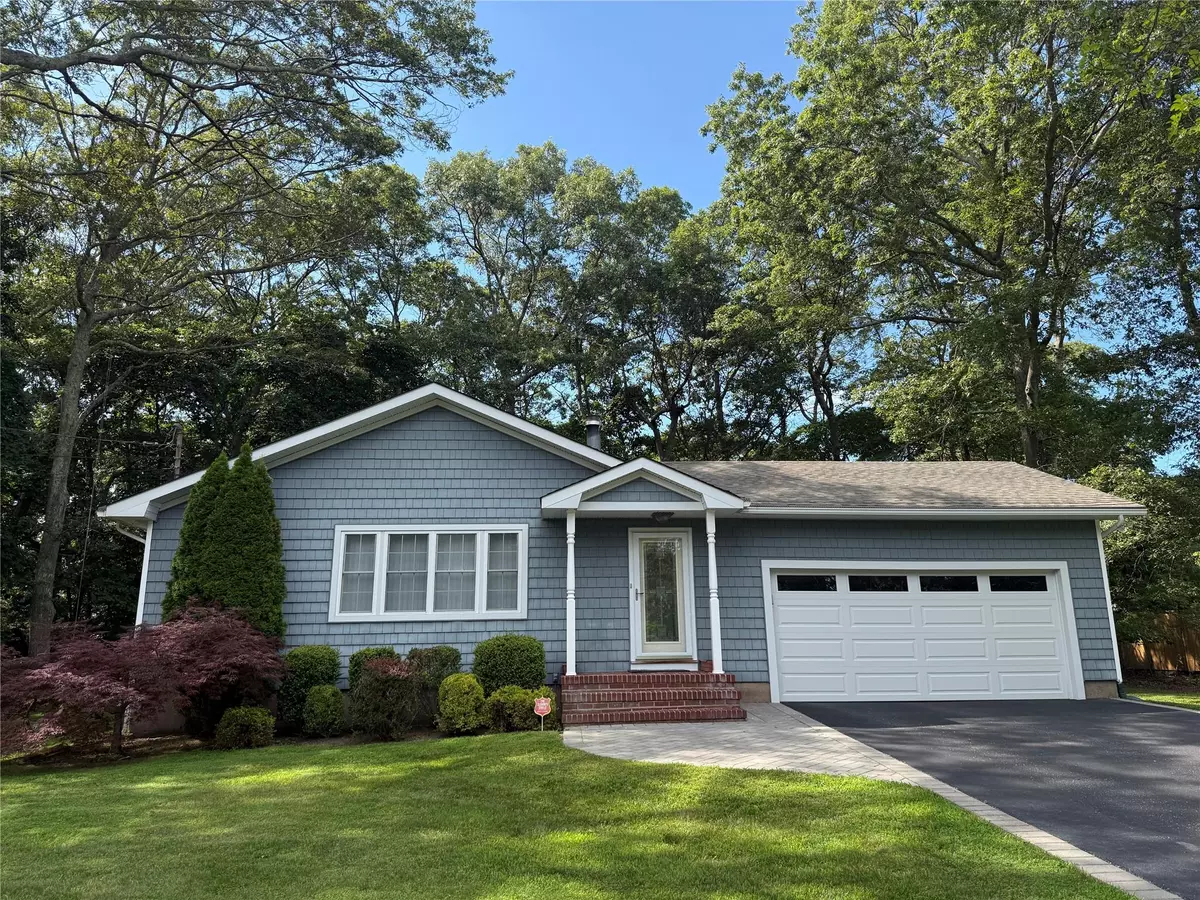 East Moriches, NY 11940,17 E Moriches BLVD