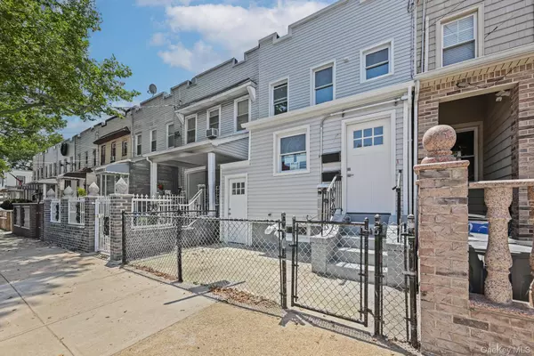 Ozone Park, NY 11416,95-22 75 STREET
