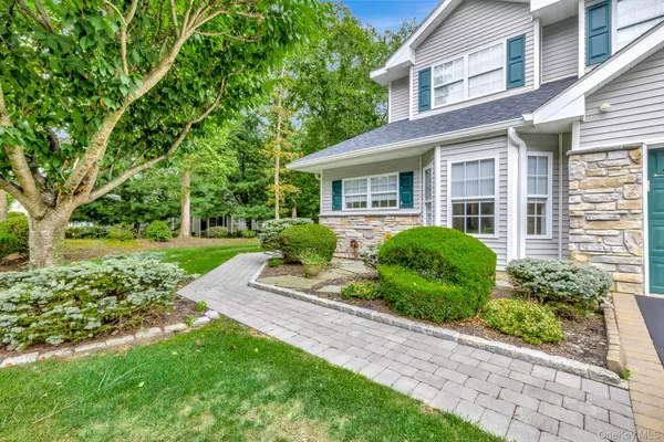 East Setauket, NY 11733,42 Willow Wood DR