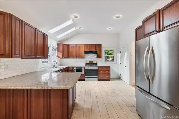 Chestnut Ridge, NY 10977,11 Brookview BLVD