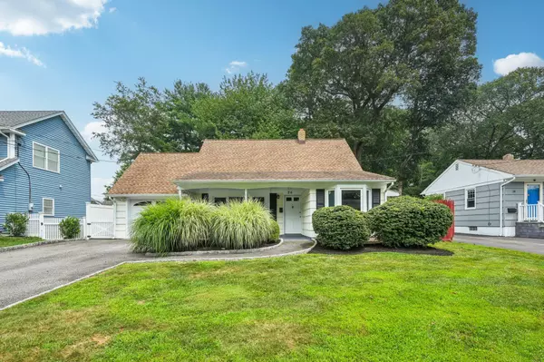 26 Center ST, Pearl River, NY 10965