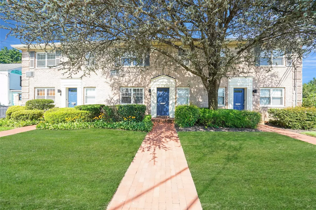 Rockville Centre, NY 11570,4 S Forrest AVE #B