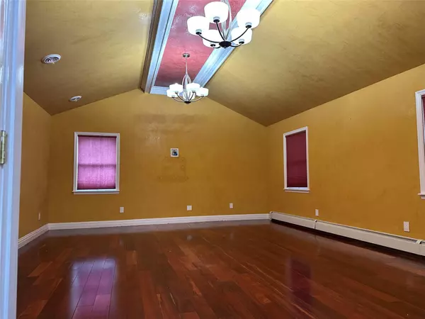 Pomona, NY 10970,4 Curran Ct,