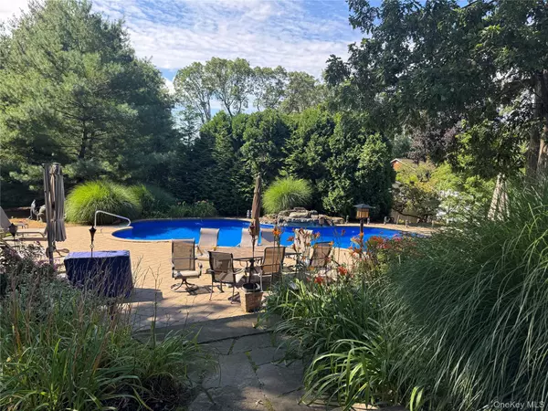 Woodbury, NY 11797,17 Harvard DR