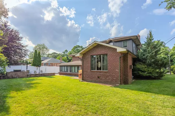 Syosset, NY 11791,31 Morris DR