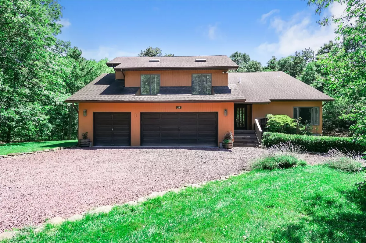 Bellport, NY 11713,28 Bellhaven RD