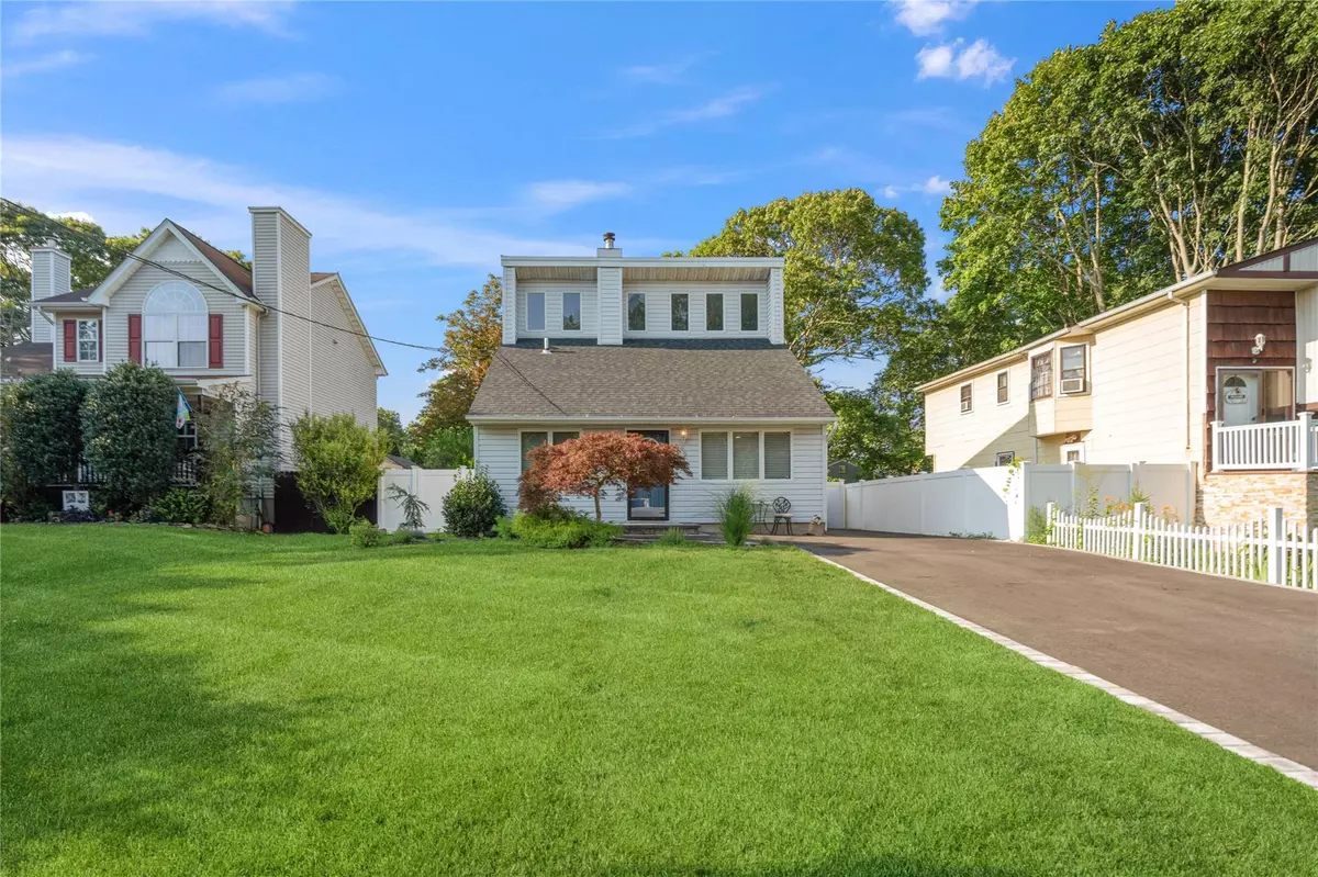 Shirley, NY 11967,65 Rugby DR