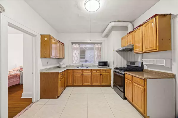 College Point, NY 11356,12141 6th AVE