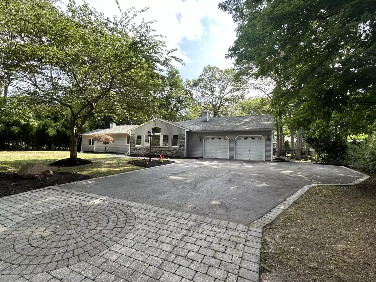 Miller Place, NY 11764,5 Poplar CT