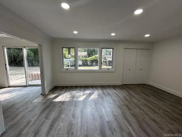 Miller Place, NY 11764,5 Poplar CT