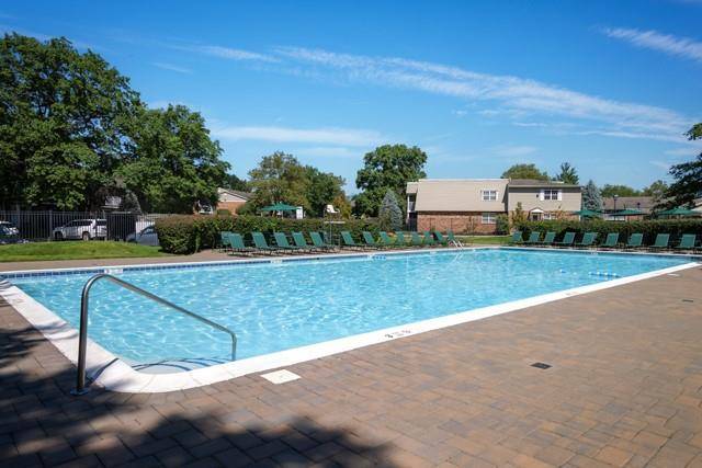 50 Westwood DR #74, Westbury, NY 11590