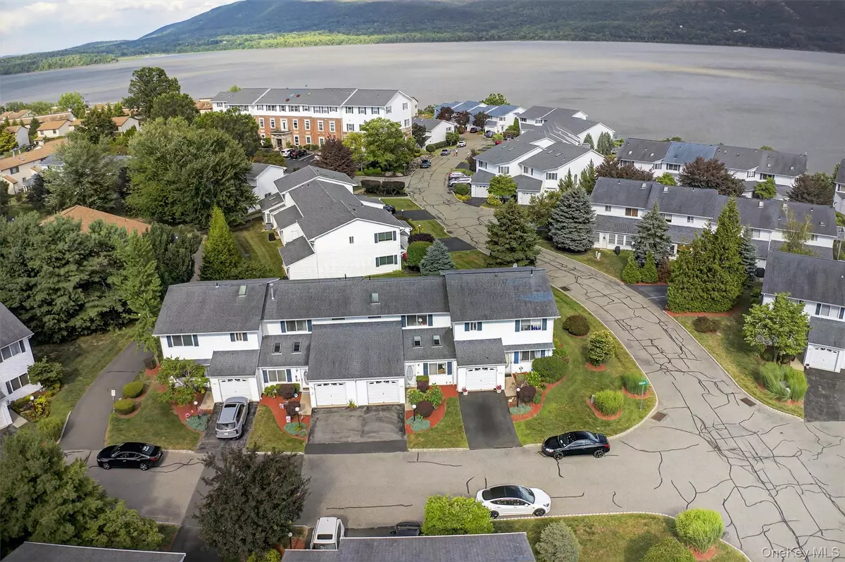 New Windsor, NY 12553,402 Plover CT