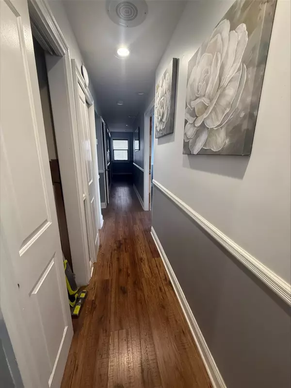 Massapequa, NY 11758,1148 Hicksville RD