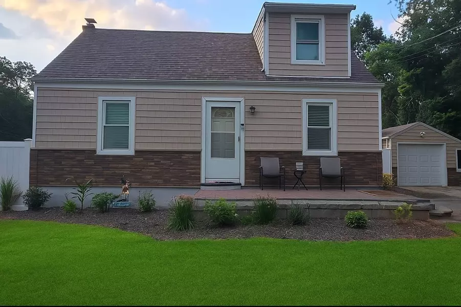 339 Forest LN, Smithtown, NY 11787