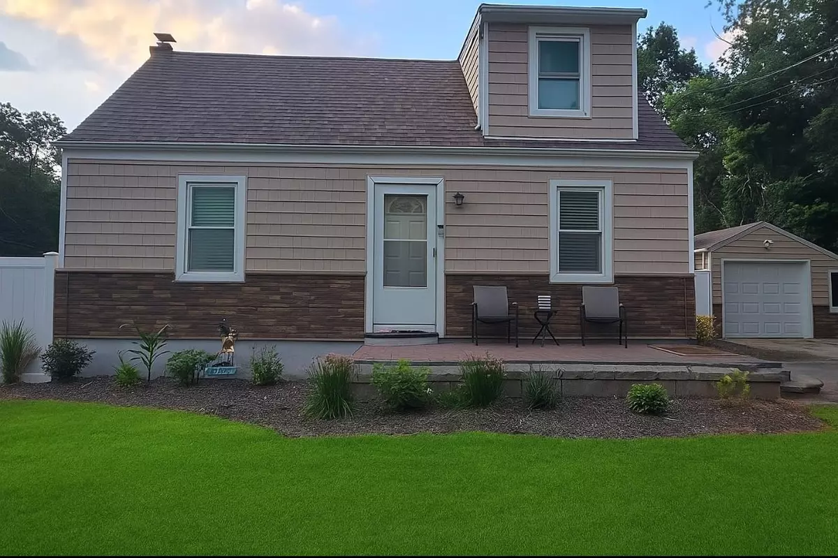 Smithtown, NY 11787,339 Forest LN