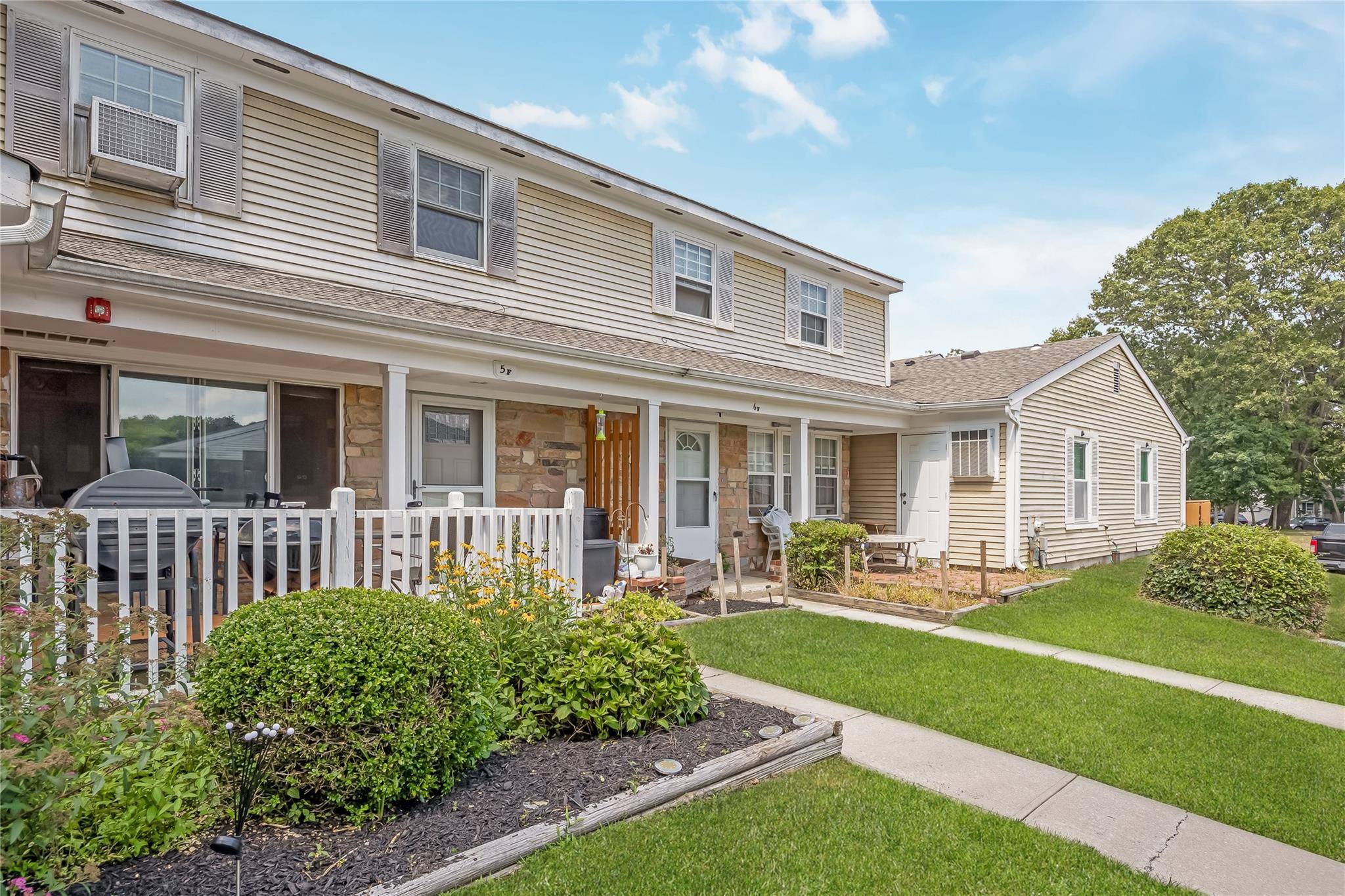 5F Valley Forge CT, Ridge, NY 11961