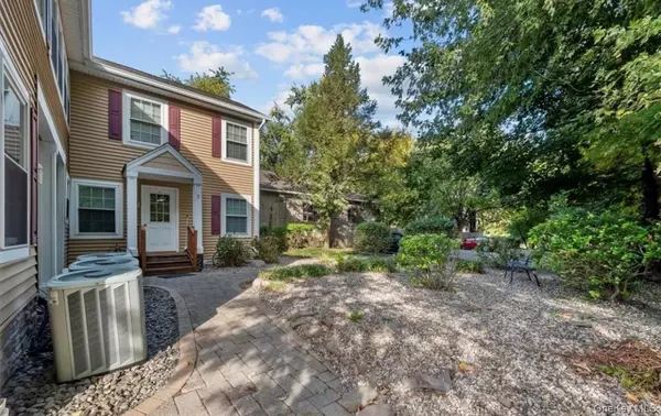 Congers, NY 10920,10 Burnside AVE #F