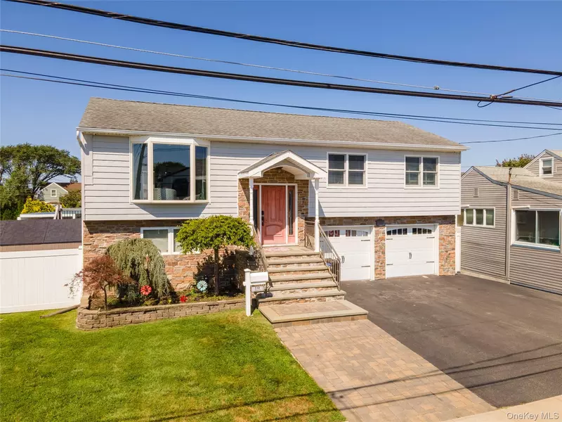 110 Stirling AVE, Freeport, NY 11520