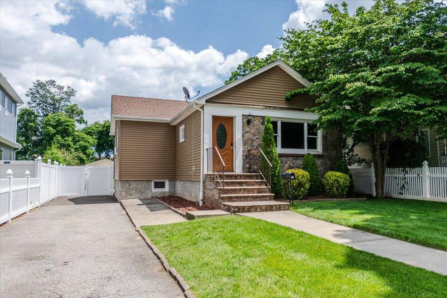 929 Oakland CT, North Bellmore, NY 11710