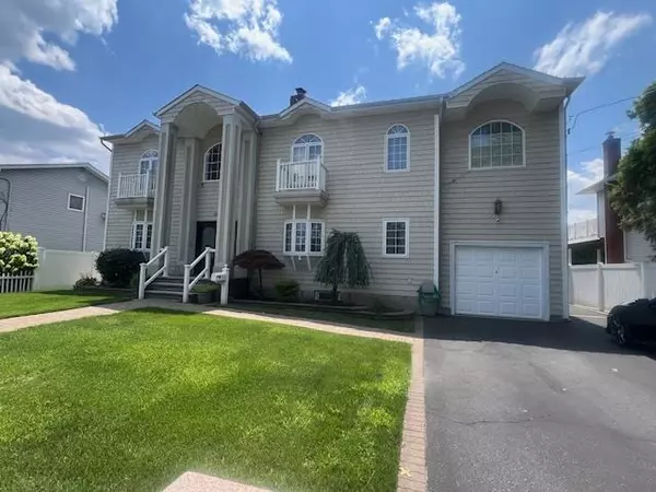 North Bellmore, NY 11710,2548 Columbus AVE