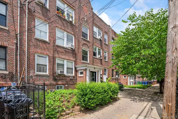 Richmond Hill, NY 11418,8640 123rd ST