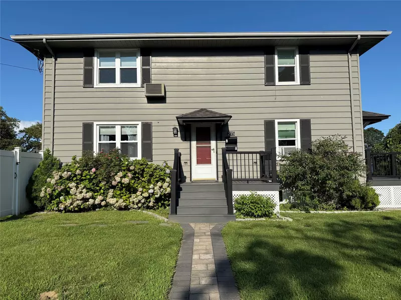 215 Campagnoli AVE #B, Copiague, NY 11726