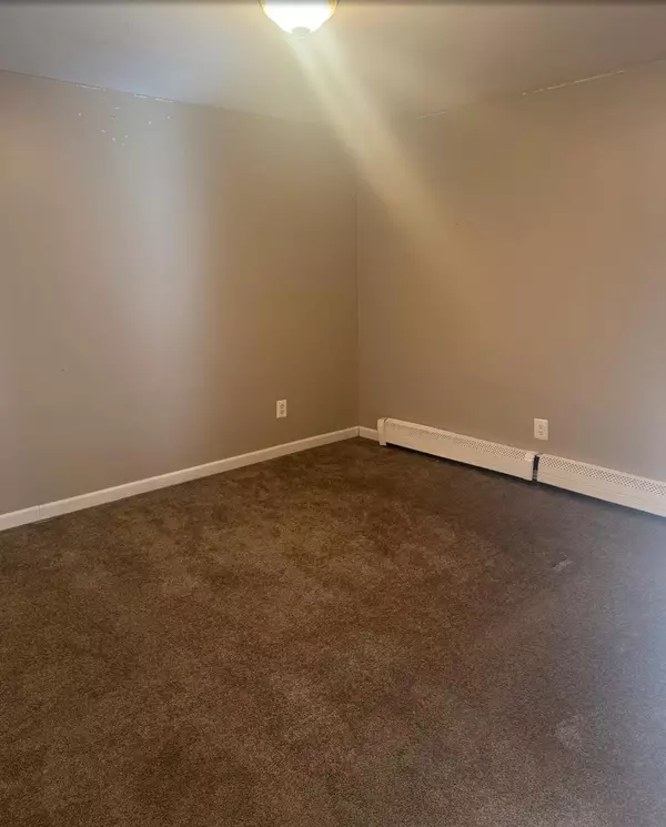 Farmingville, NY 11738,34 Clover AVE