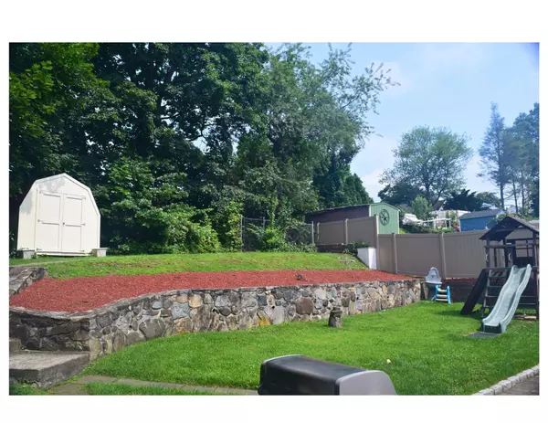 Yonkers, NY 10710,31 Norwood RD