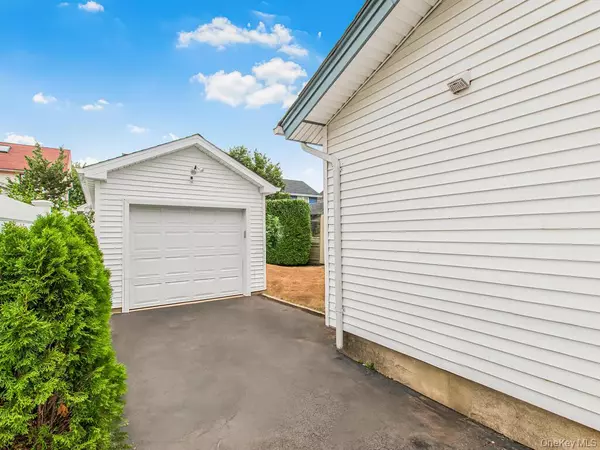 Lynbrook, NY 11563,33 Huntington AVE