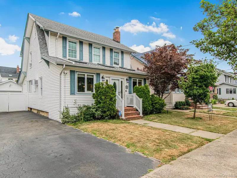 33 Huntington AVE, Lynbrook, NY 11563