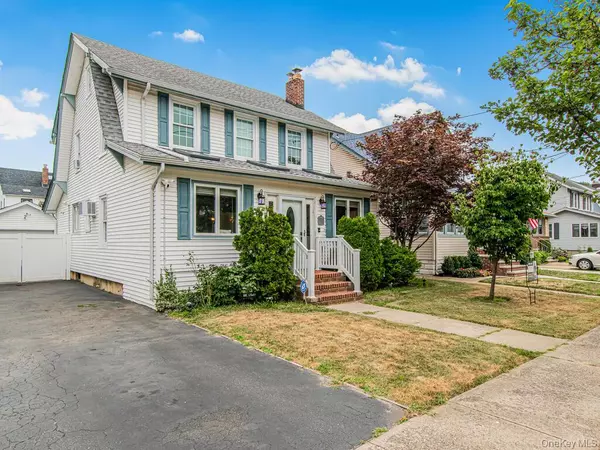 33 Huntington AVE, Lynbrook, NY 11563
