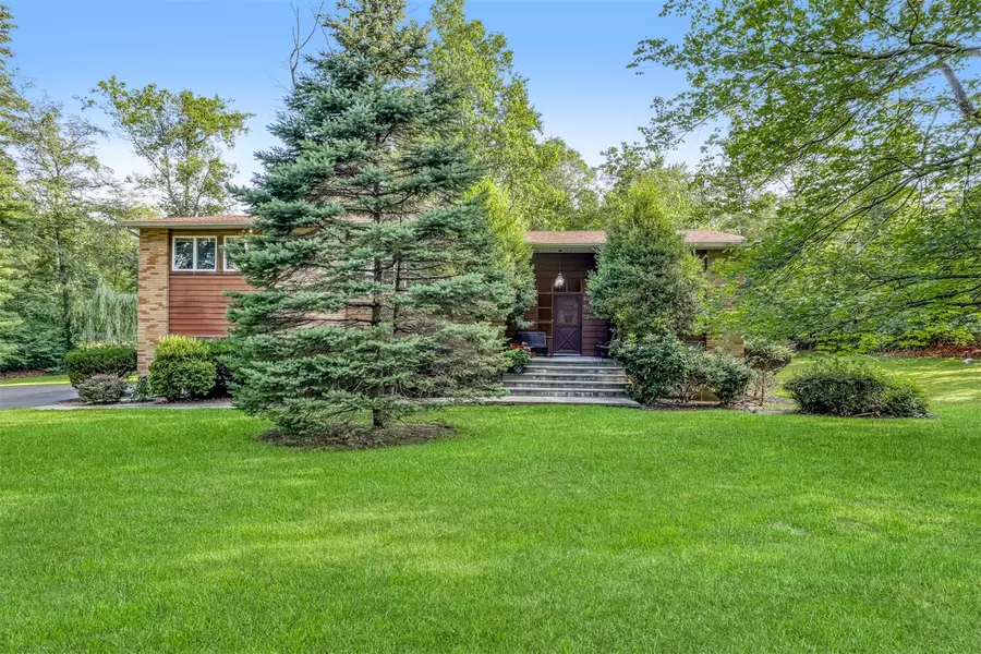 2 Olympia LN, Monsey, NY 10952