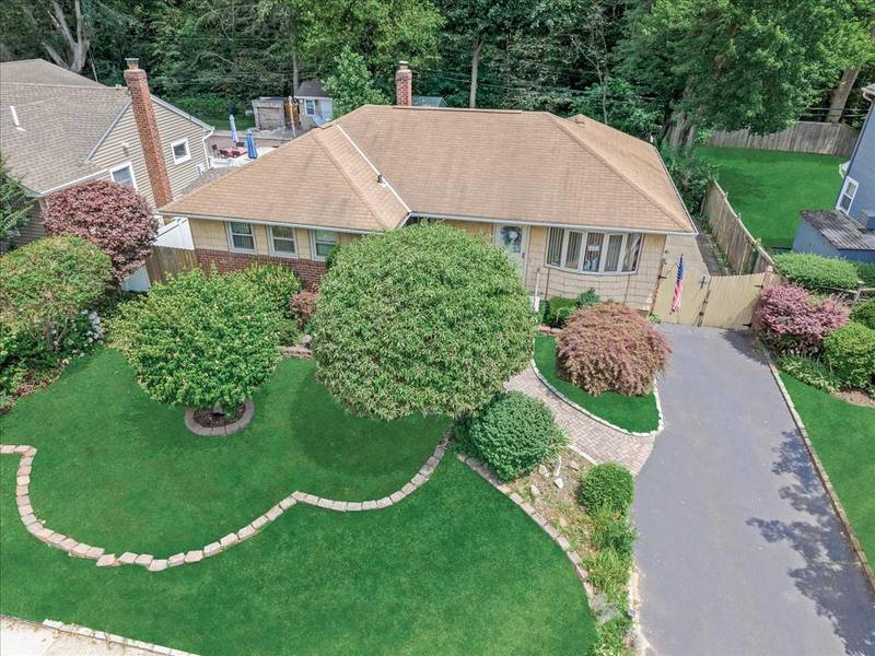 3167 Morgan DR, Wantagh, NY 11793