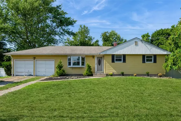 17 Katherine ST, Port Jefferson Station, NY 11776