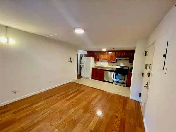 Forest Hills, NY 11375,6434 Grand Central Pkwy #1F
