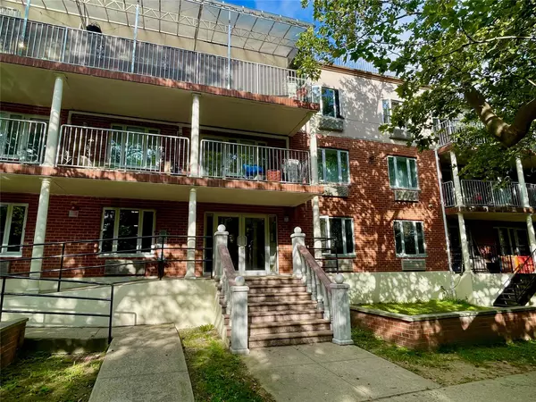 6434 Grand Central Pkwy #1F, Forest Hills, NY 11375
