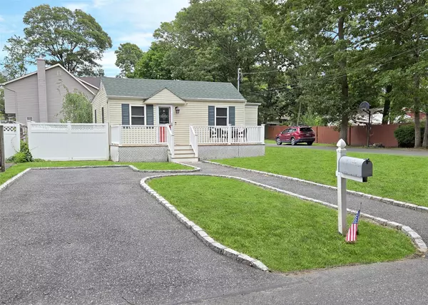 83 Webster AVE, Lake Ronkonkoma, NY 11779