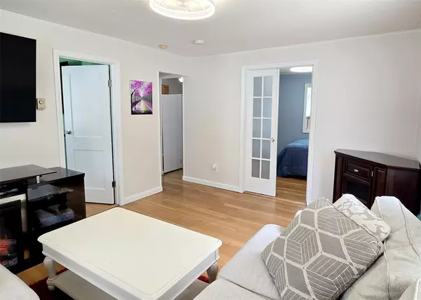 Lake Ronkonkoma, NY 11779,83 Webster AVE