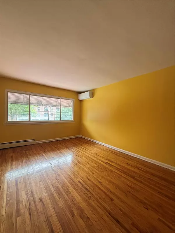 Bronx, NY 10467,659 Nereid AVE